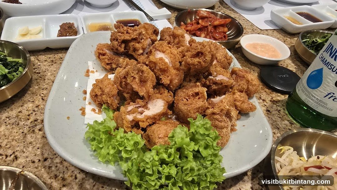 Fried Chicken Platter with Side Dishes