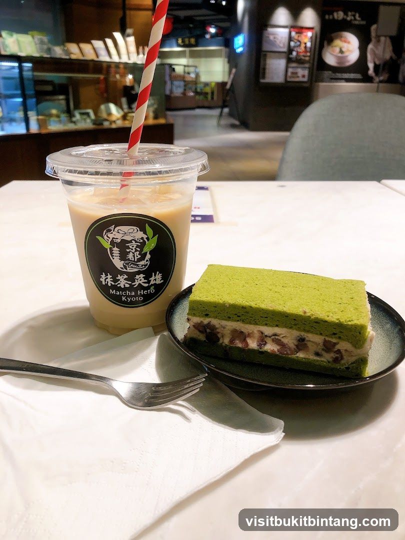 Matcha cake and drink