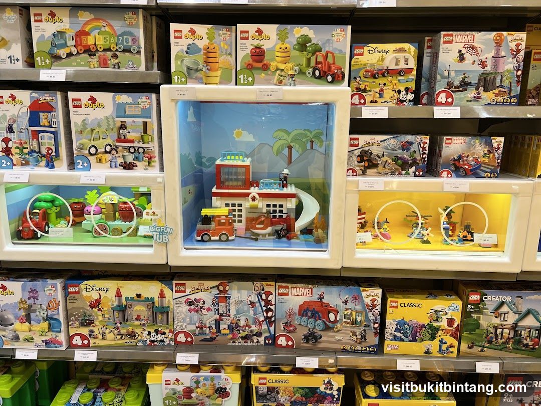 LEGO Toy Displays