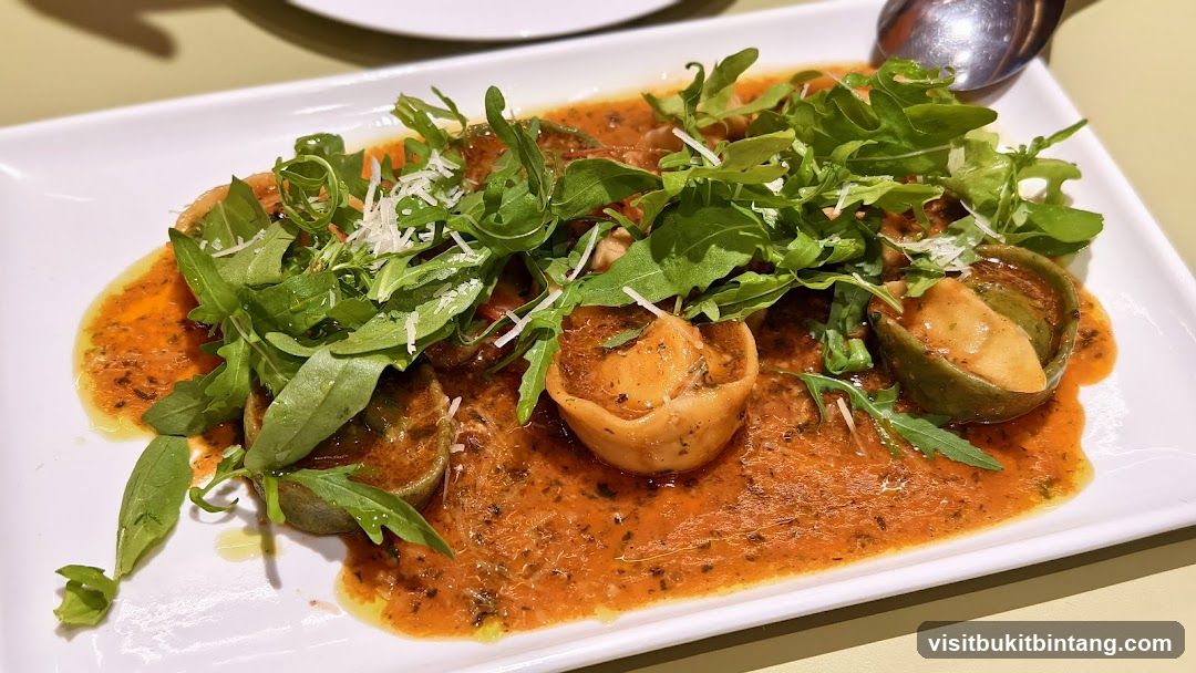 Ravioli with Sauce and Arugula