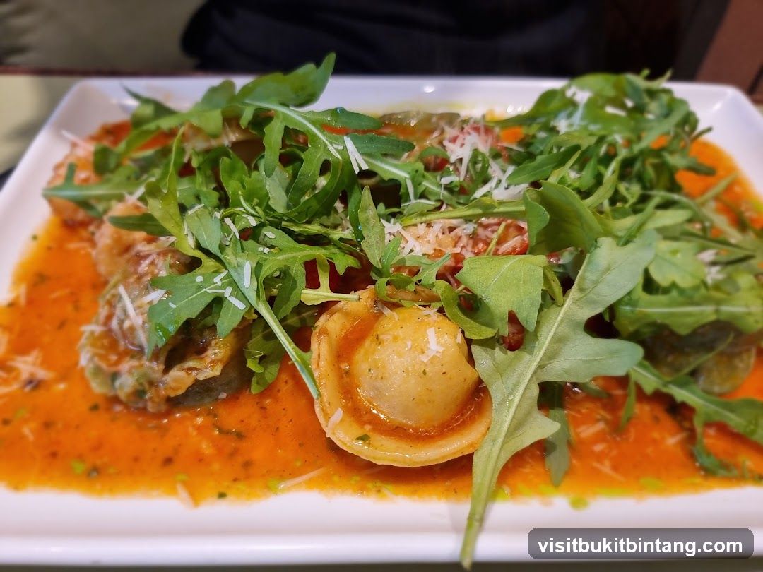 Ravioli with Arugula and Tomato Sauce