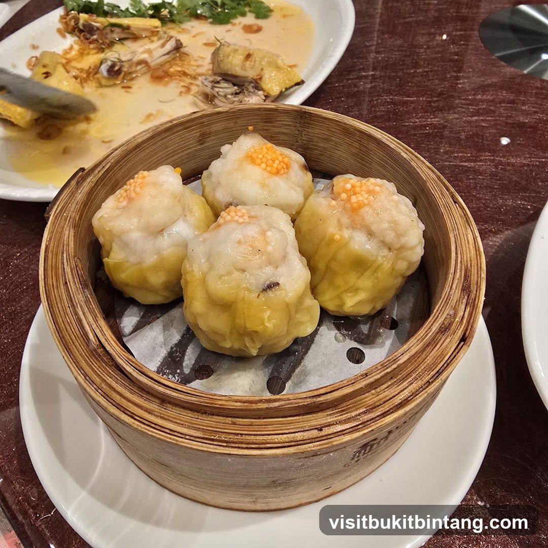 Steamed Dumplings in Bamboo Steamer