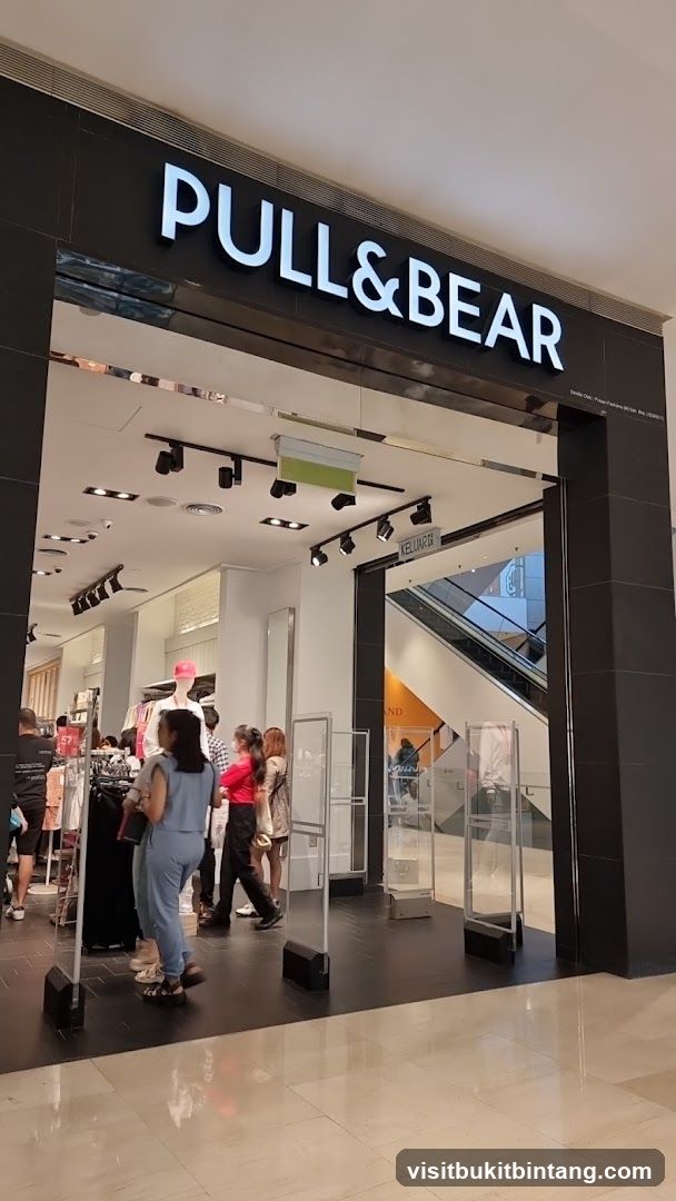 Pull & Bear Storefront