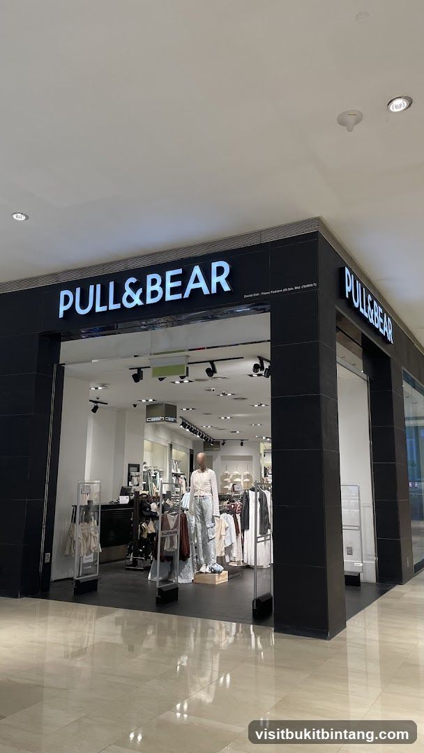 Pull & Bear Storefront