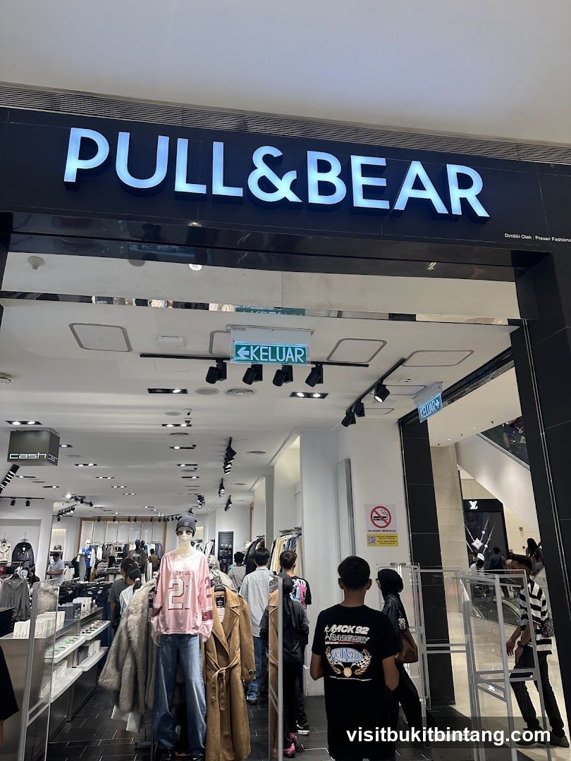 Pull & Bear Storefront