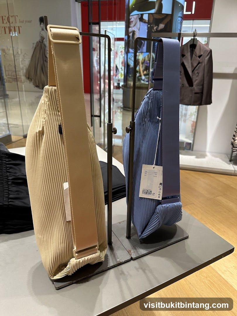 BAG DISPLAY IN RETAIL STORE