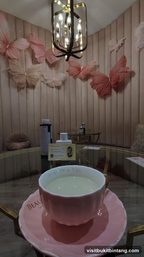 Beauty and Co. Interior