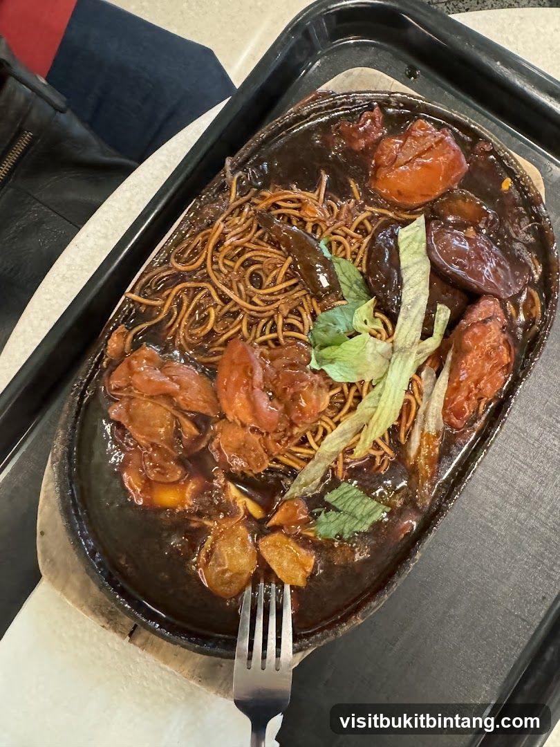 Sizzling Noodles with Meat and Vegetables