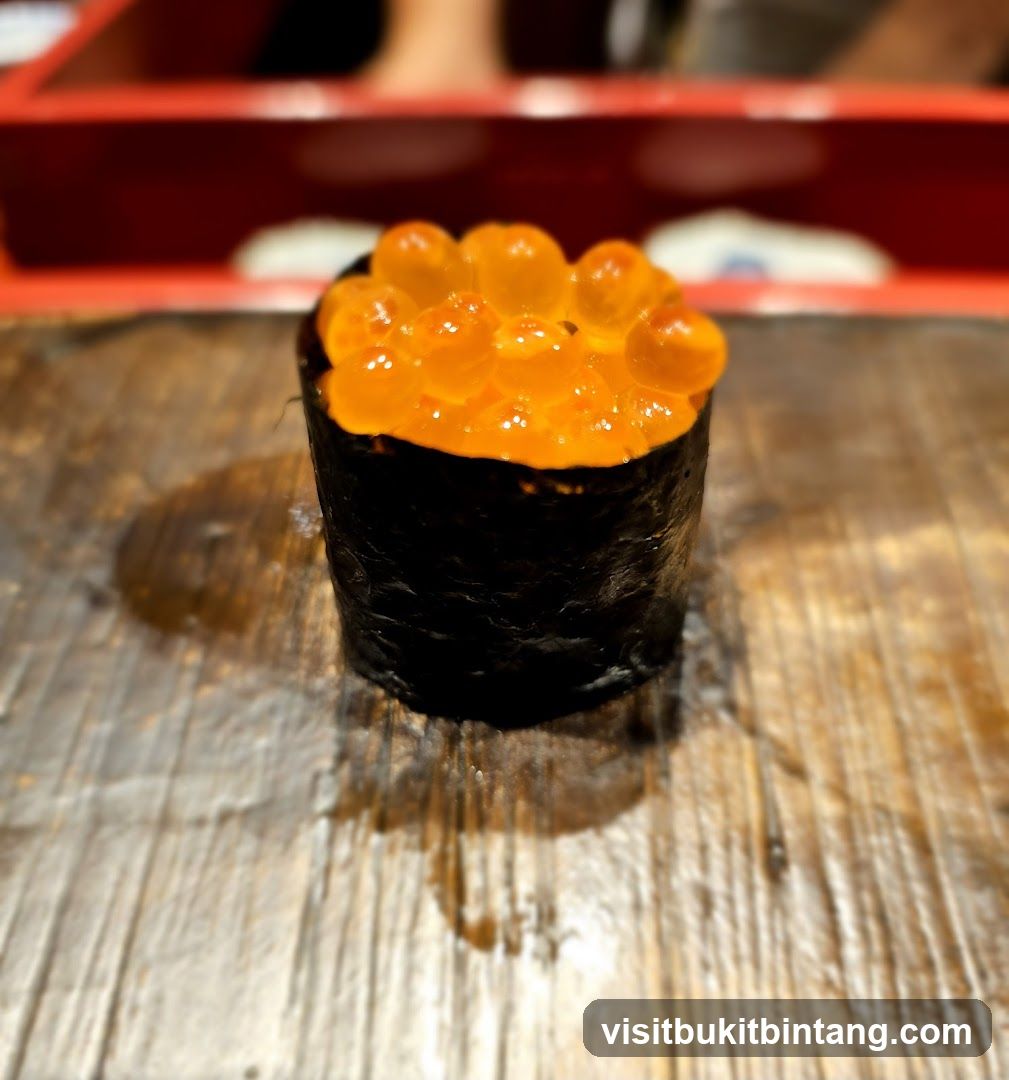 Ikura Gunkan Maki Sushi