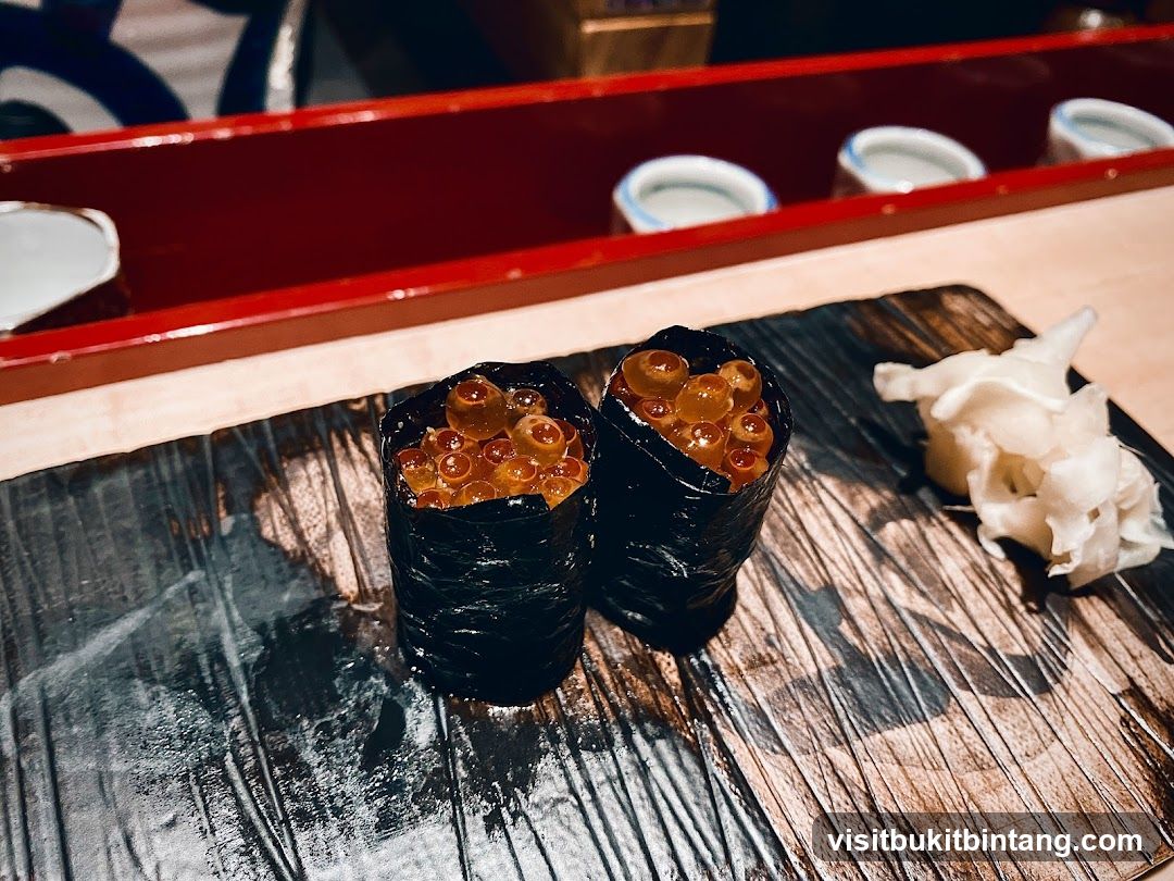 Ikura Gunkan Maki Sushi