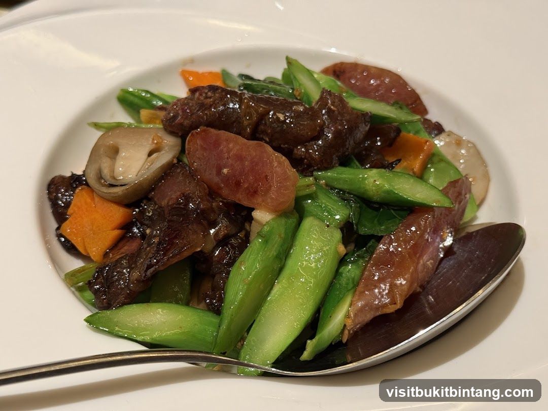 Stir-fried dish with meat and vegetables