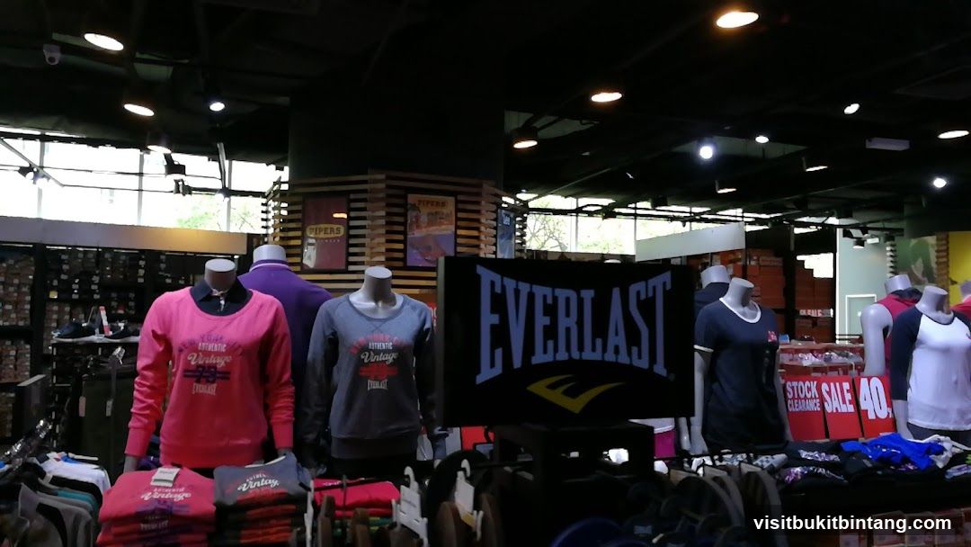 Everlast Store Display