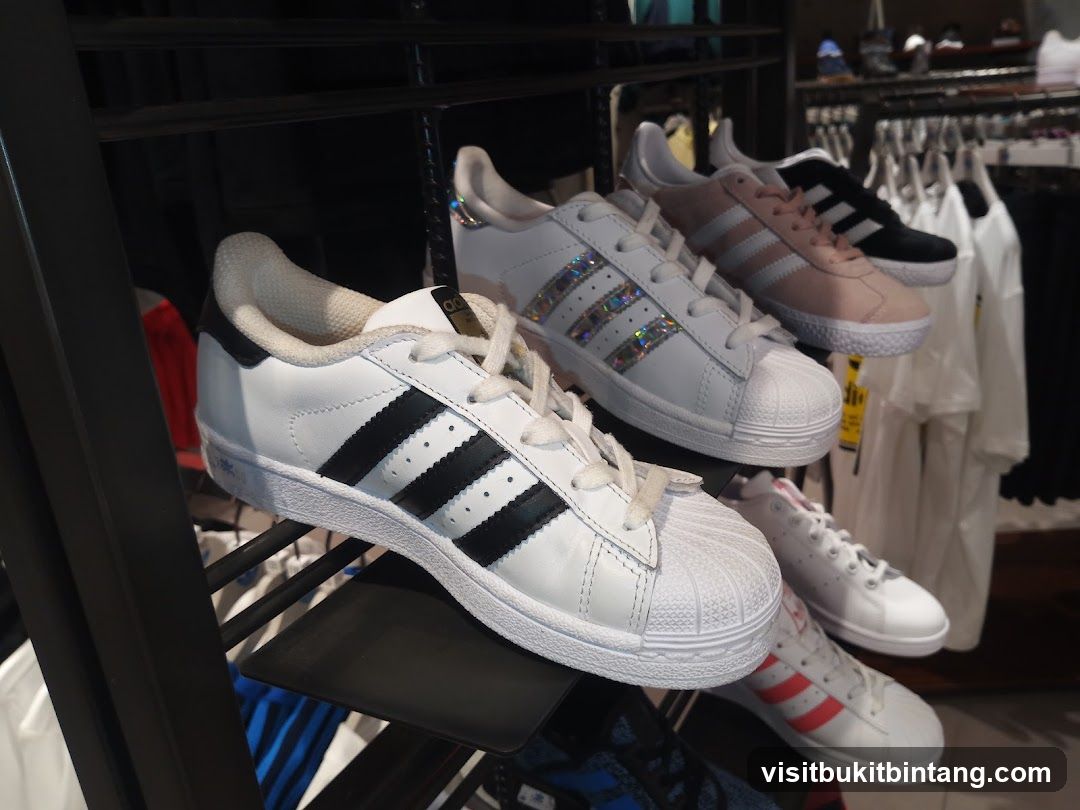 Adidas Sneakers