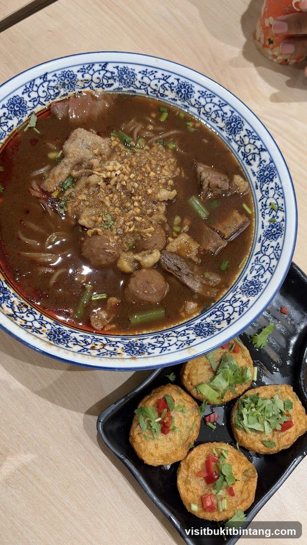 Noodle Soup and Fish Cakes