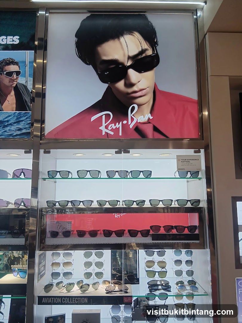 Ray-Ban Sunglasses Display