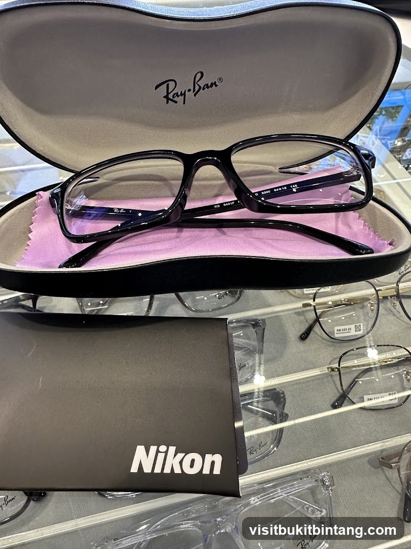 Eyeglasses Display
