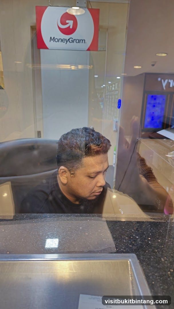 MoneyGram Service Counter