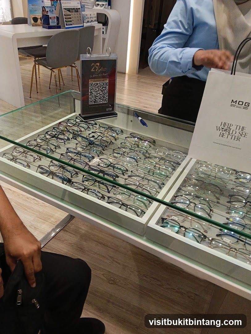 Eyeglasses Display