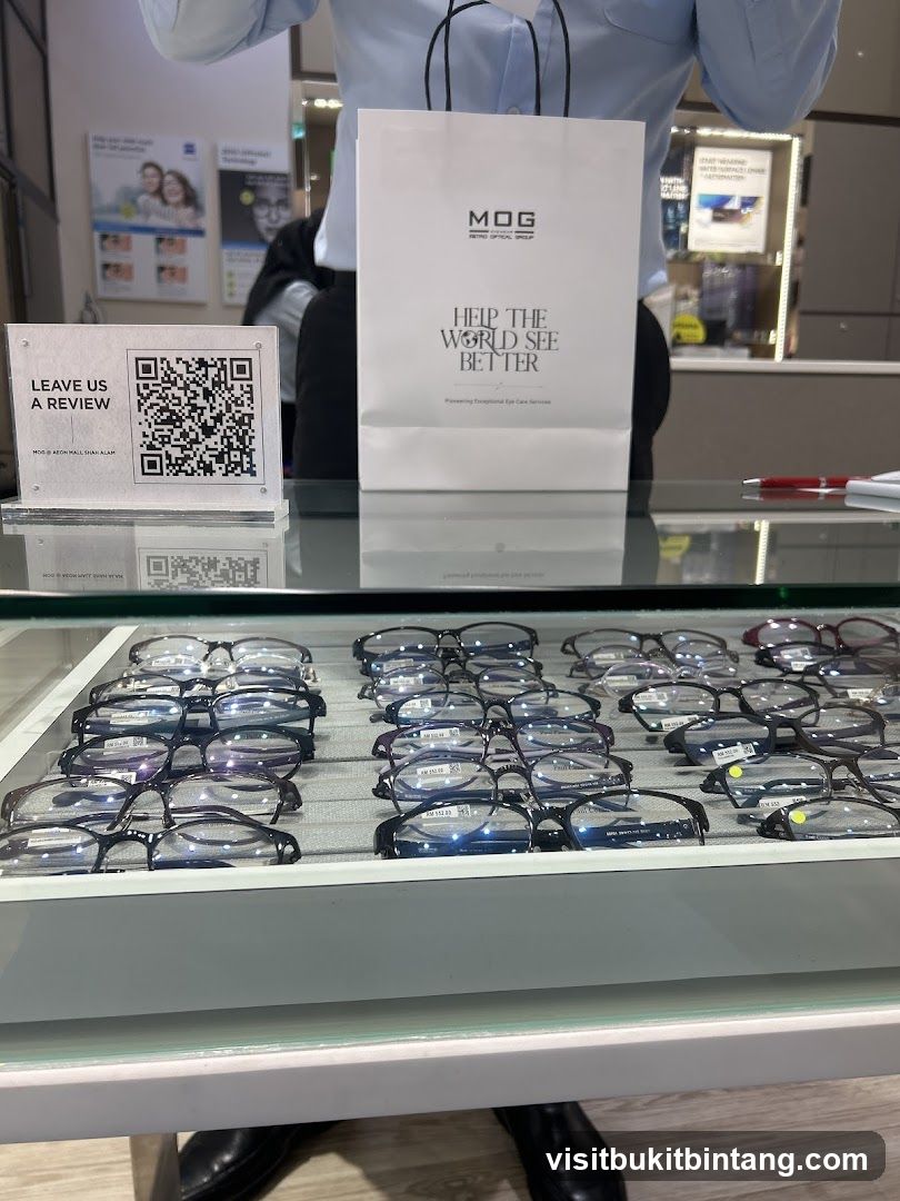 Eyeglasses Display