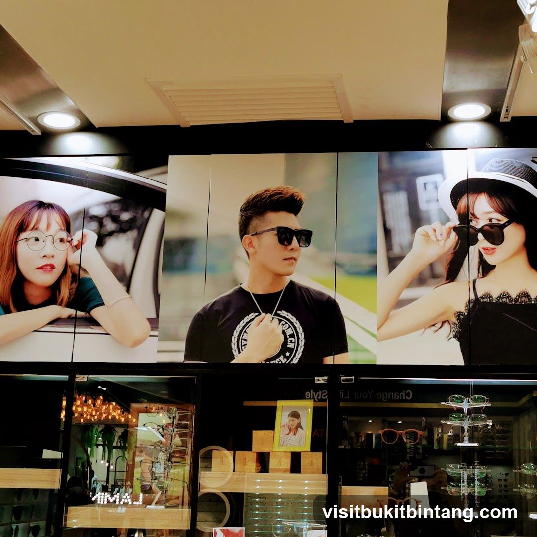 Eyewear Store Display