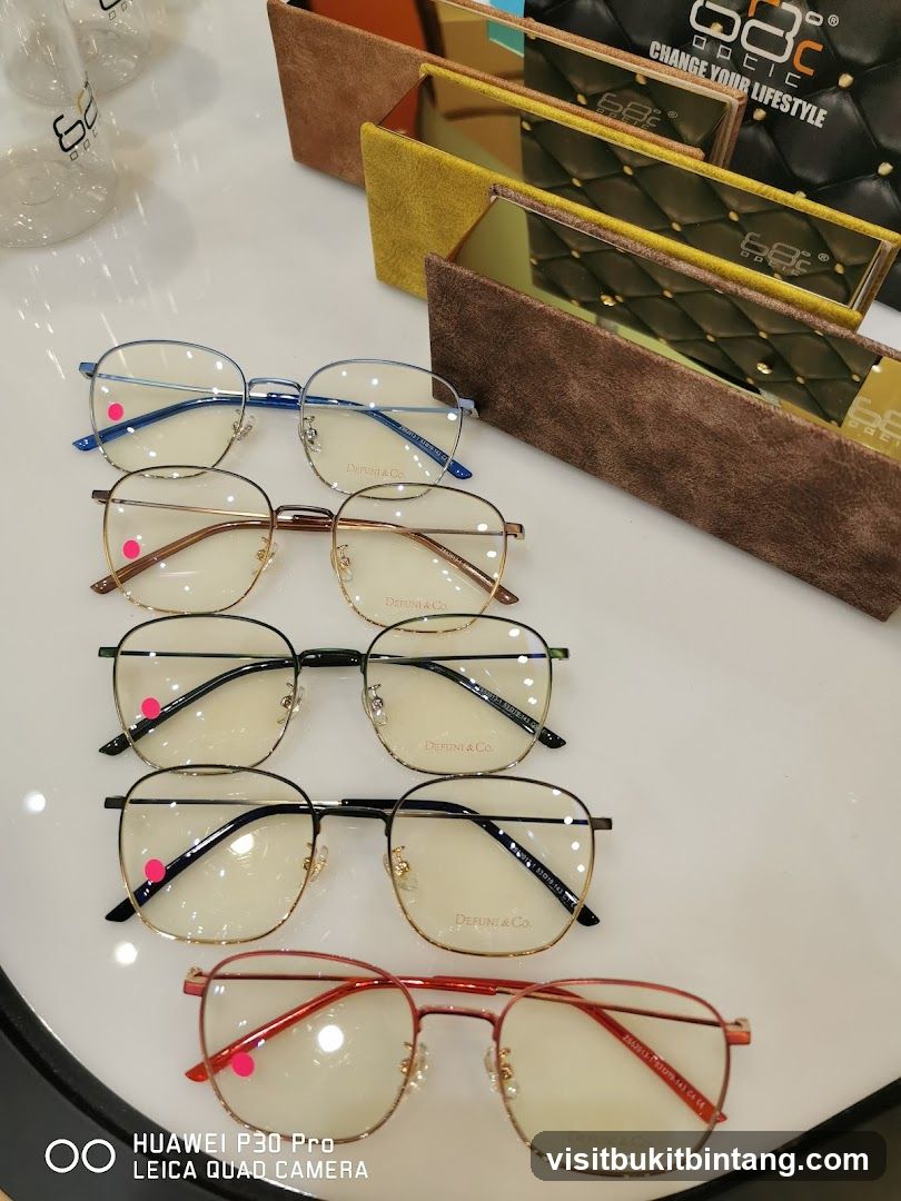 Eyeglasses Display