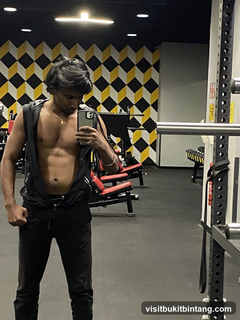 Man taking a mirror selfie in a gym