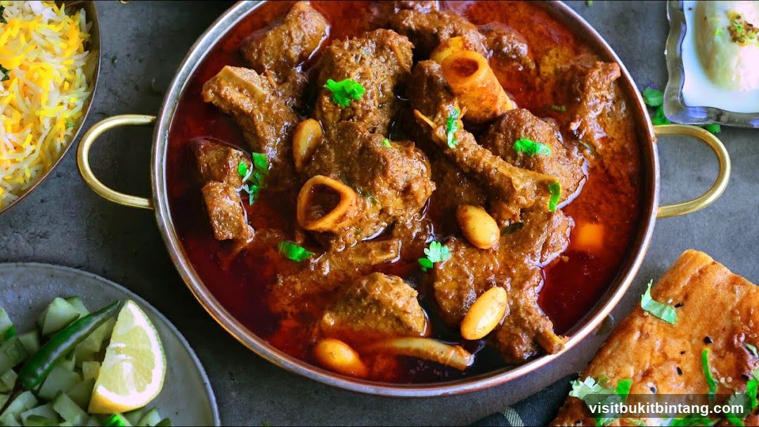 Lamb Curry with Rice and Naan