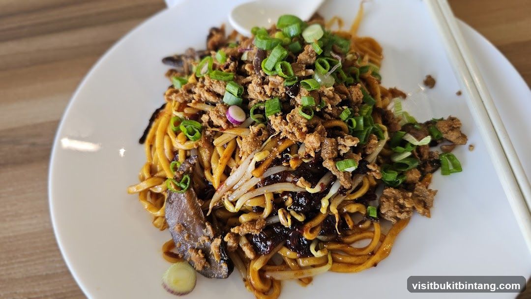 Noodles with Toppings