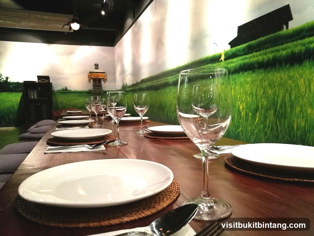 Restaurant Table Setting