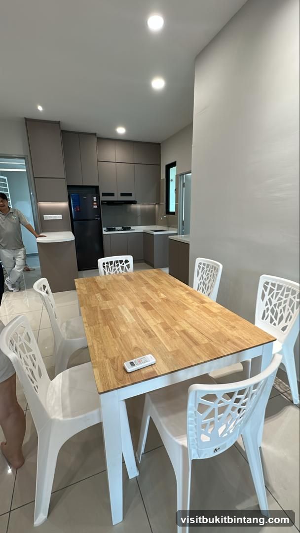 Modern Kitchen and Dining Area