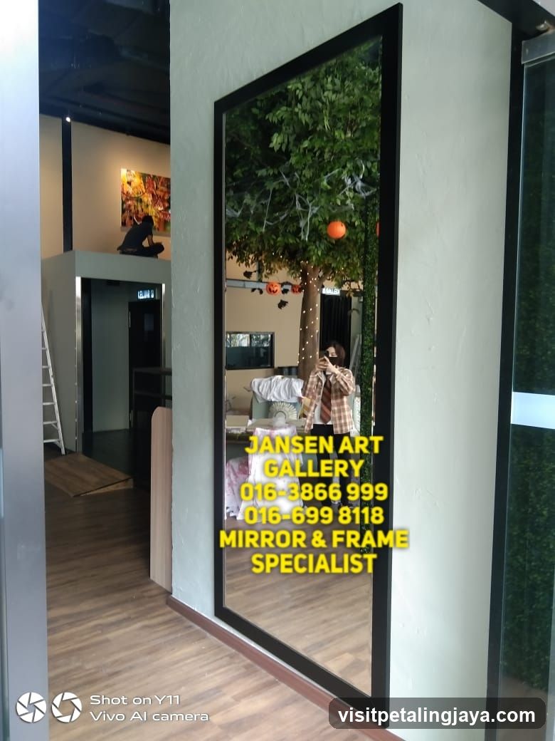 Jansen Art Gallery Interior Reflection