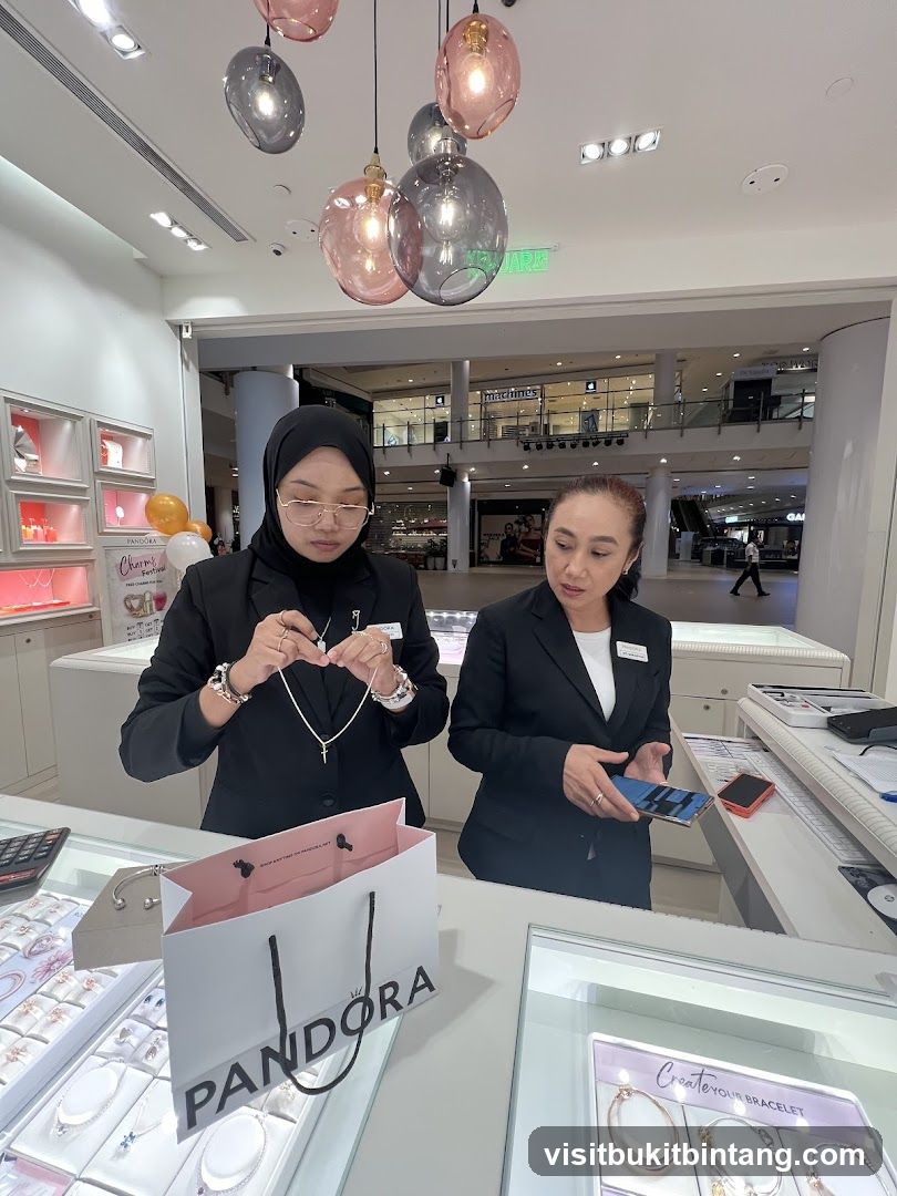 Pandora Store Employees