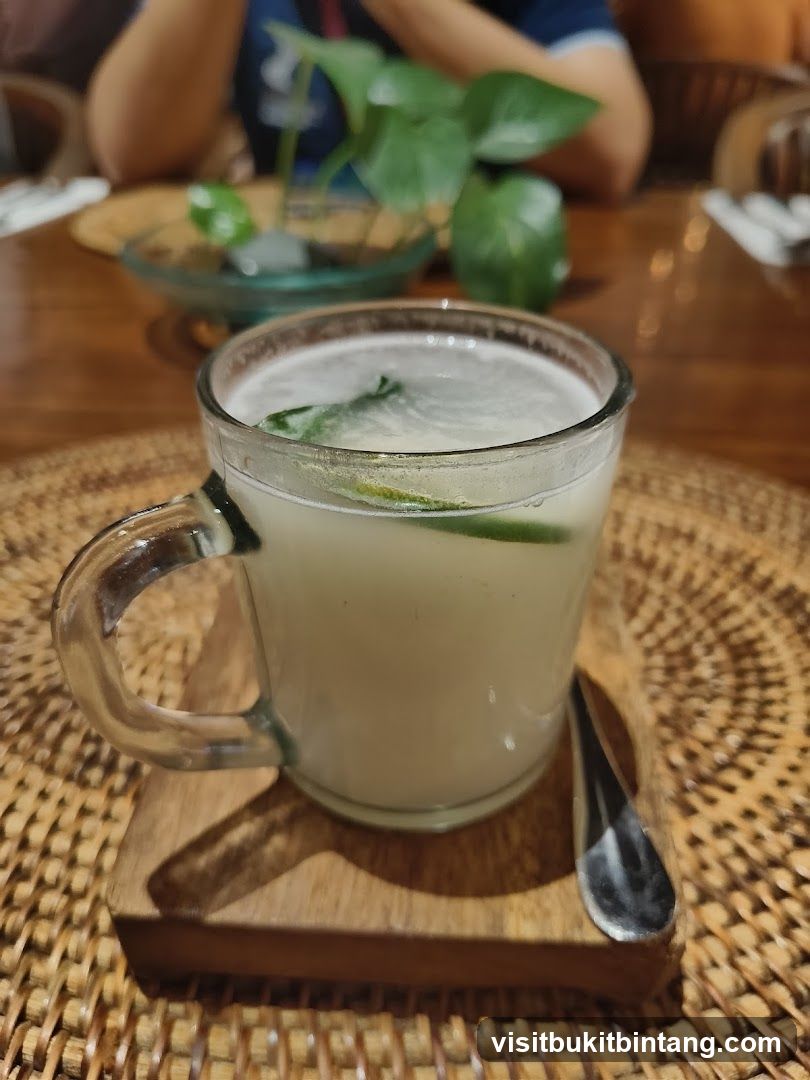 Drink with Lime and Mint
