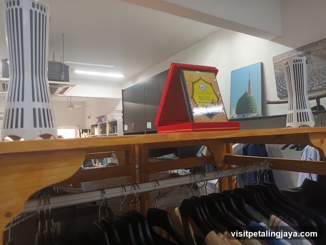 Interior Clothing Store Display