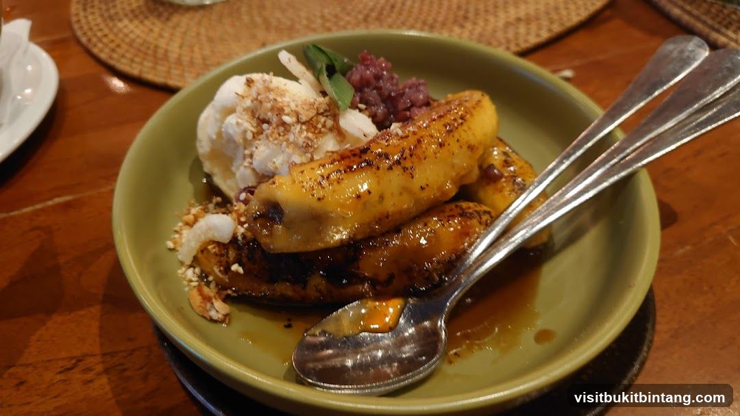 Caramelized Bananas with Ice Cream