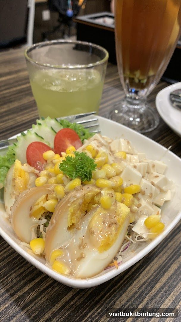 Salad with Eggs and Tofu