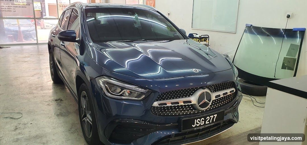 Mercedes-Benz in Workshop