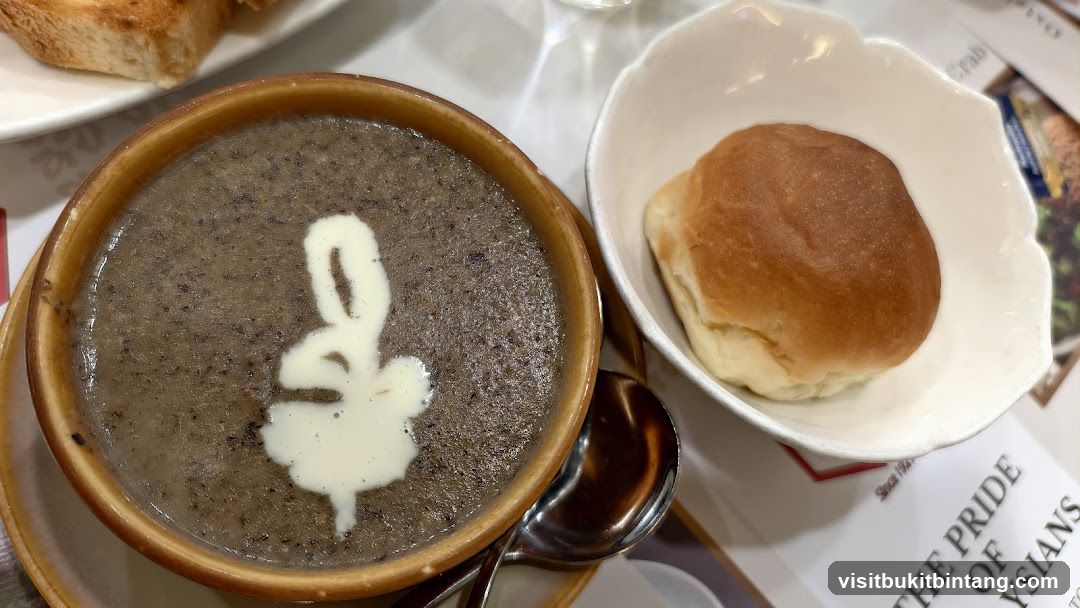 Mushroom Soup with Bread Roll