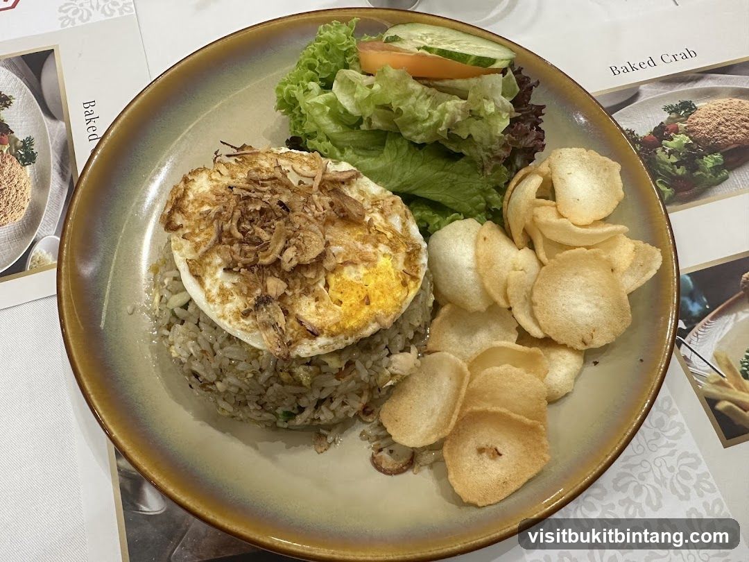 Fried Rice with Egg and Crackers