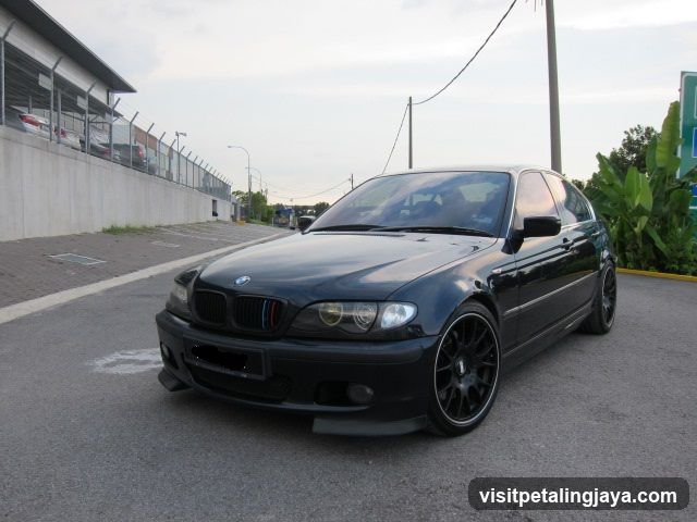Black BMW E46 Hatchback