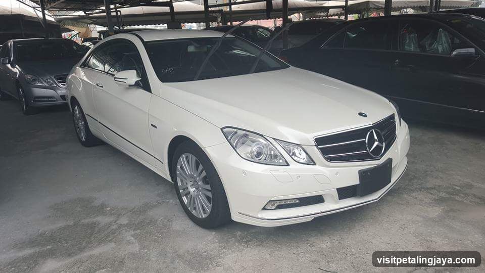 White Mercedes-Benz E-Class Coupe in Car Lot