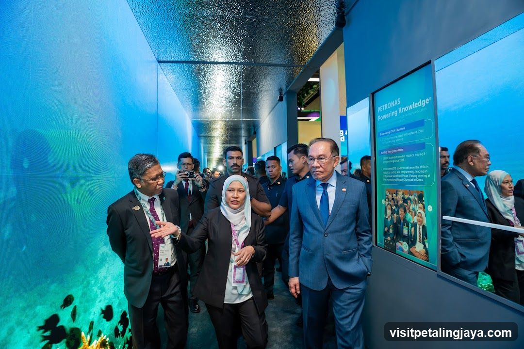 Group visiting an underwater exhibit