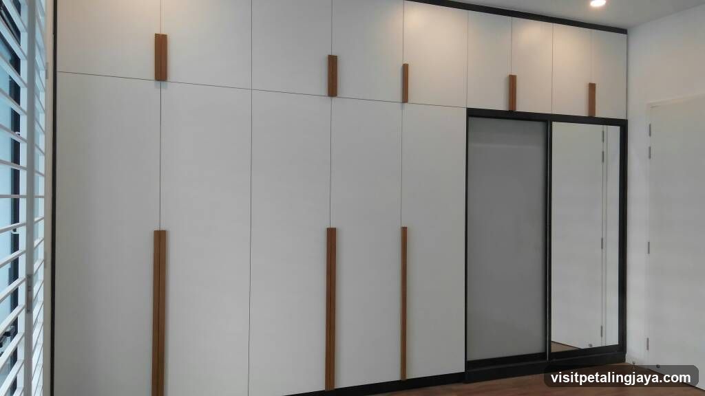 Modern Wardrobe Interior