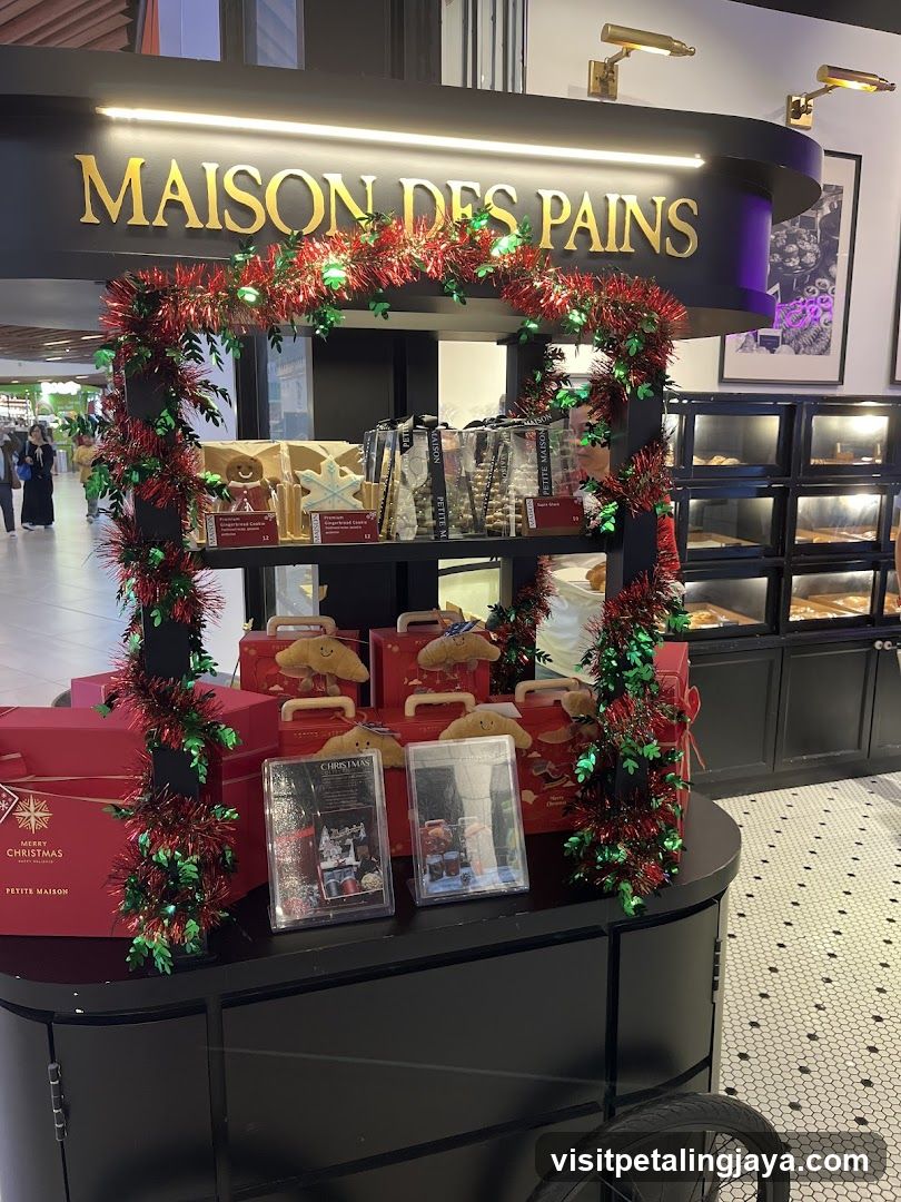 Maison des Pains Holiday Display