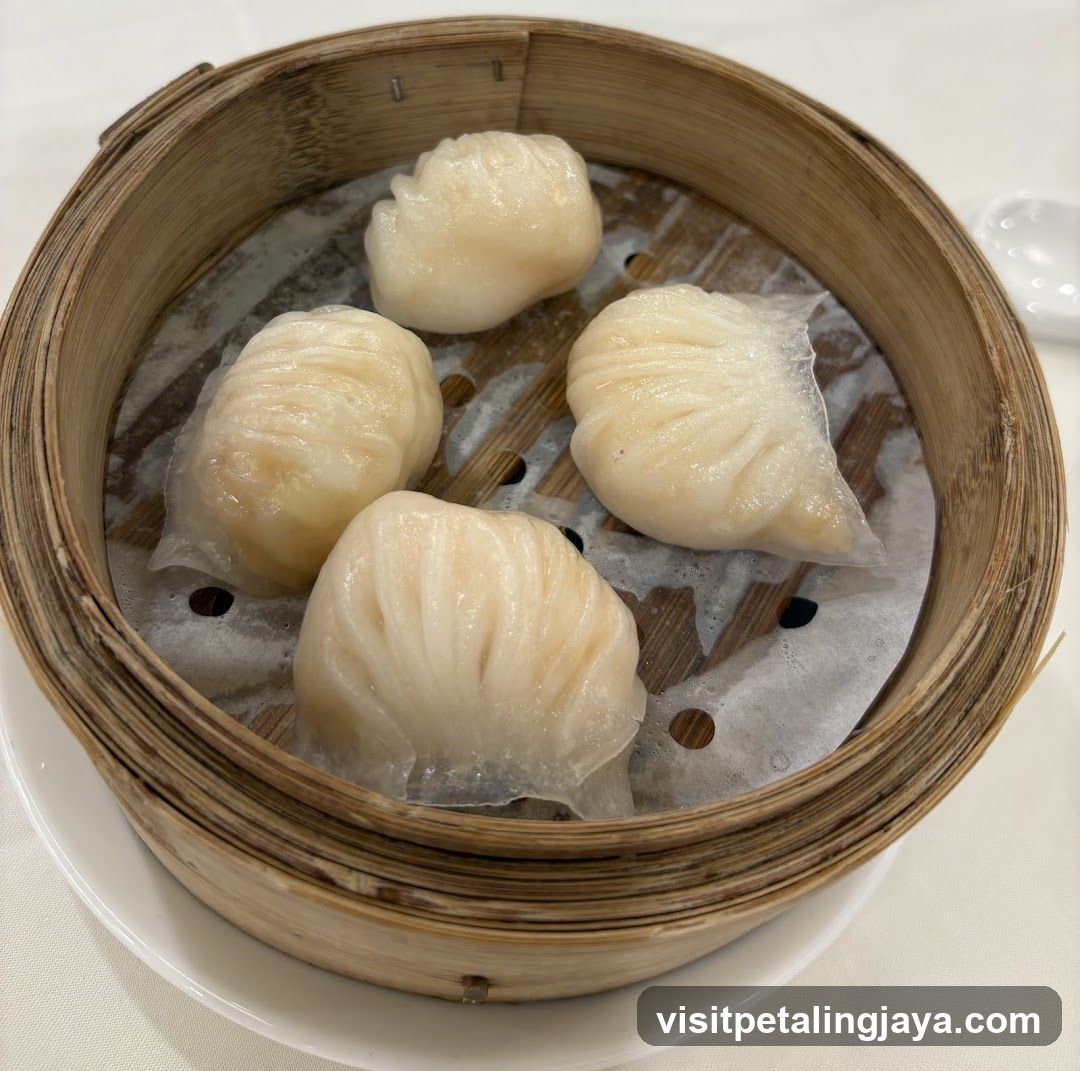 Steamed Dumplings in Bamboo Steamer