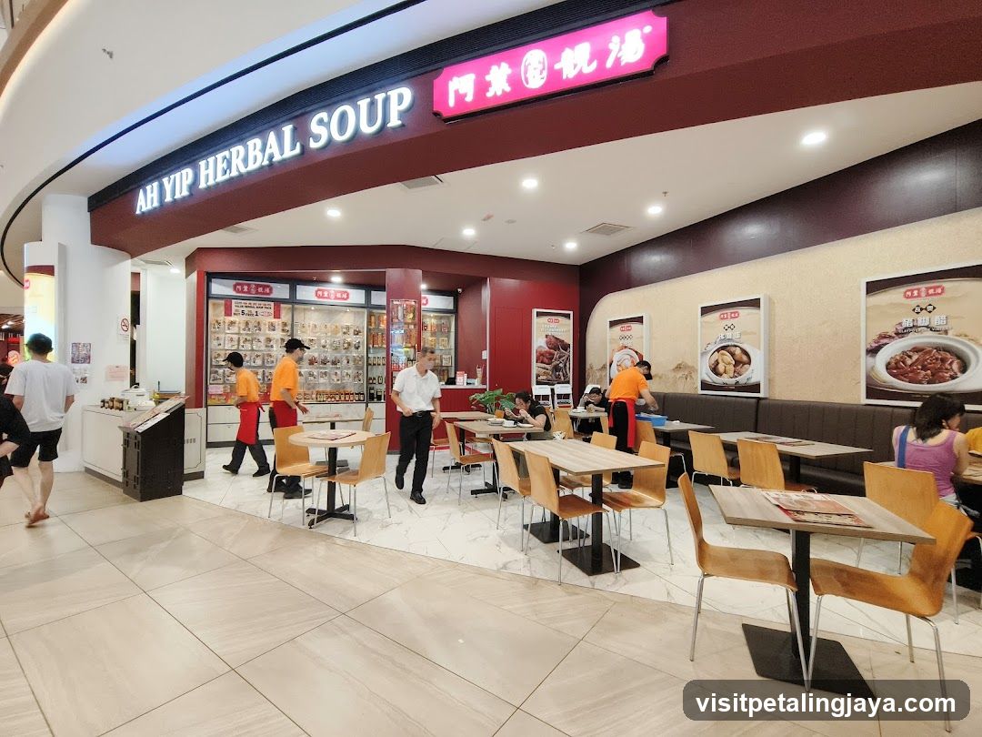 AH YIP HERBAL SOUP Interior View