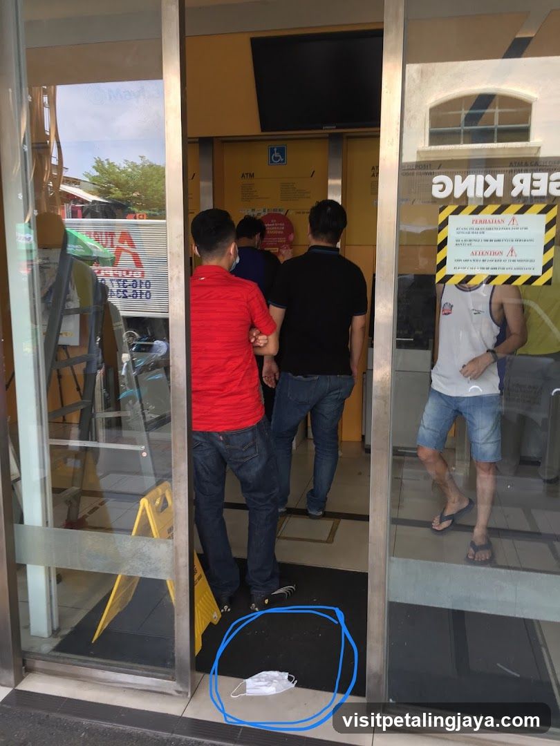 Maybank (Giza Kota Damansara)