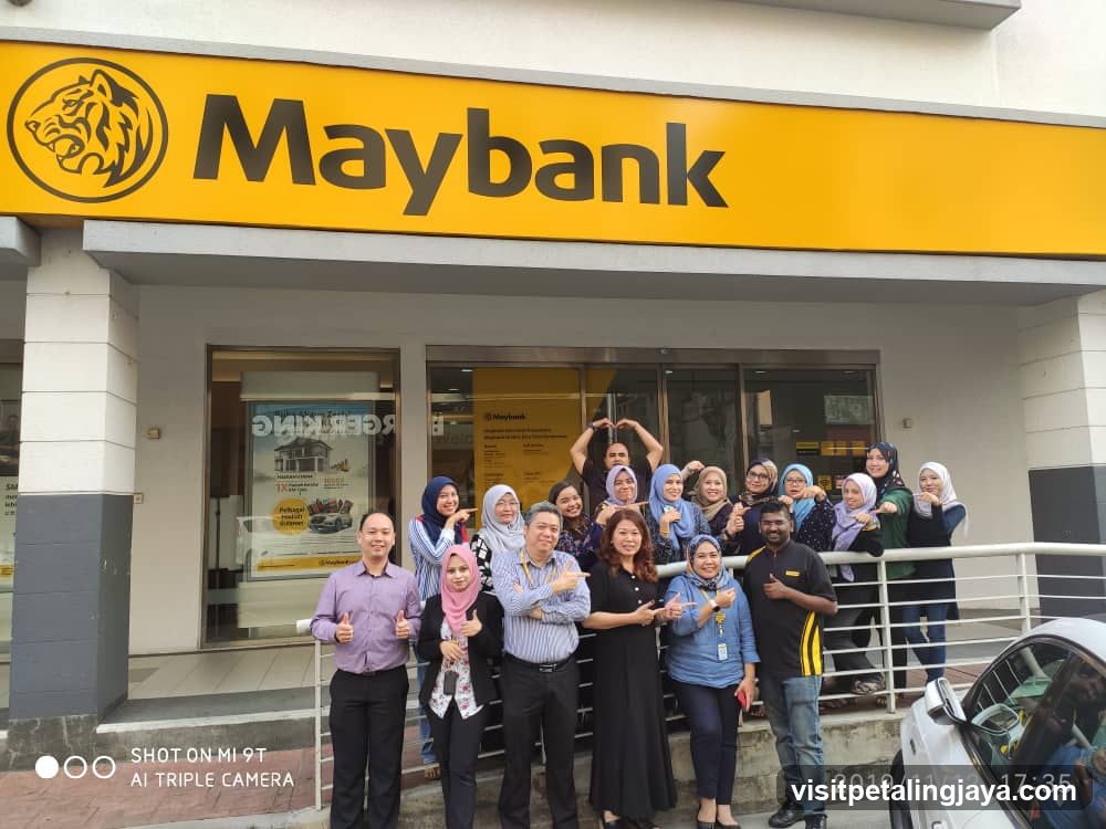 Maybank (Giza Kota Damansara)