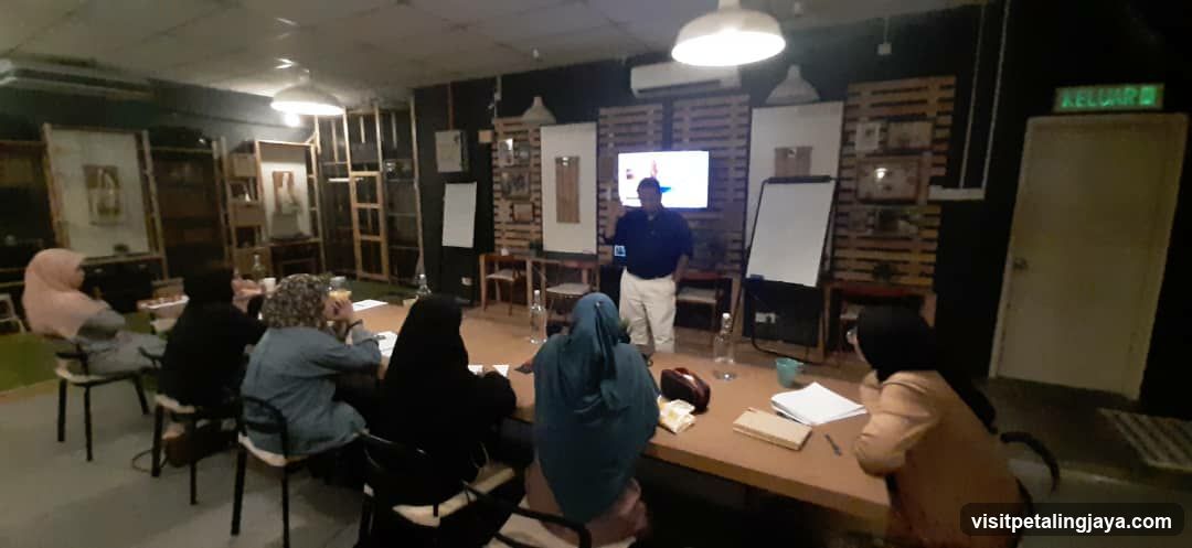 Indoor Meeting or Workshop Session