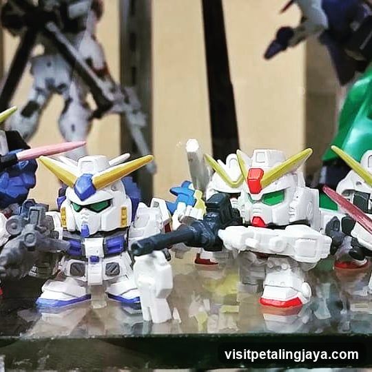 Gundam Mini Figures Display